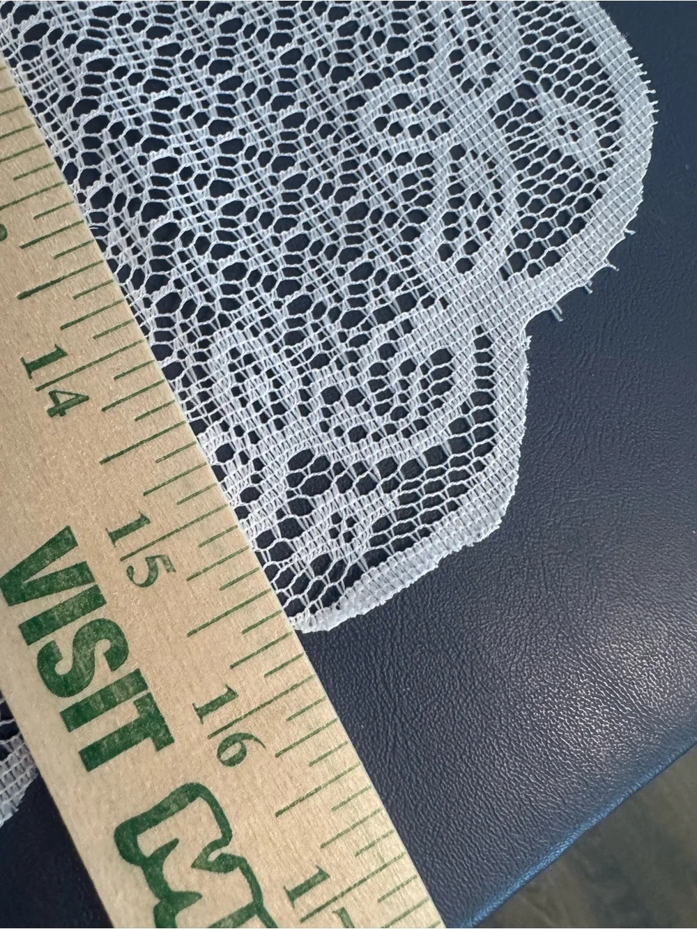 Vintage Style Ivory Floral Lace Table Runner Scalloped Edge 35” x 15”